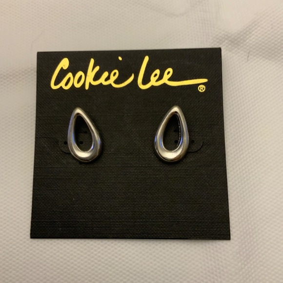 S10/NWT 17” Cookie Lee Necklace & Earring Set 10 -  Silver drop hoop on black - Picture 3 of 3